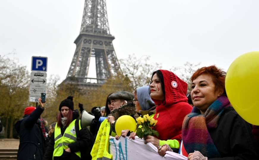 Na stotine demonstrantkinja prisustvovalo protestima "žutih prsluka" u Parizu